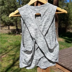 Lululemon crop top criss cross back size 8